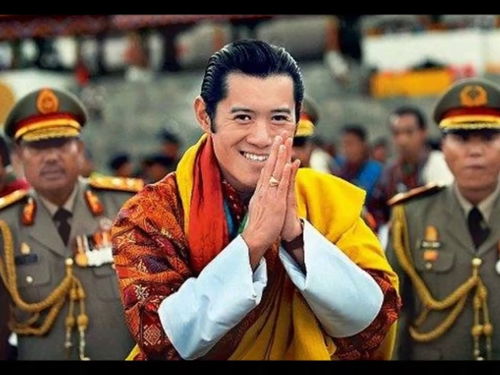 不丹最帅国王 26岁登基迎娶平民王后,带着百姓 穷开心